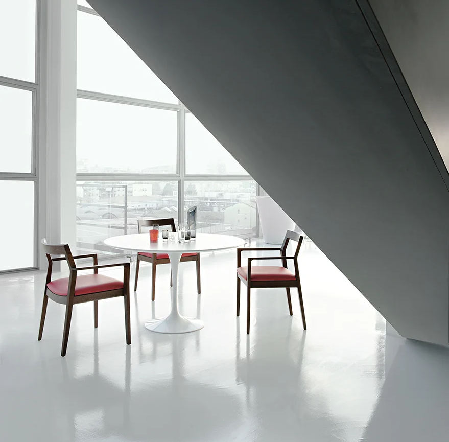 Il tavolo Saarinen Knoll in marmo un'icona che resiste allo scorrere del tempo