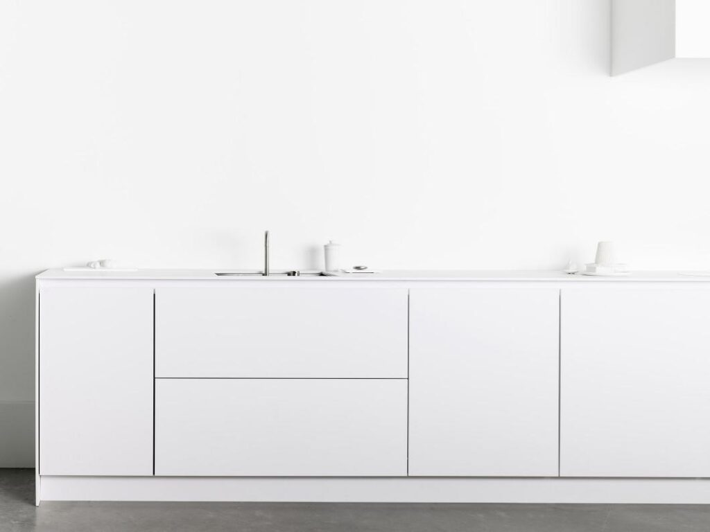 modern white kitchens 