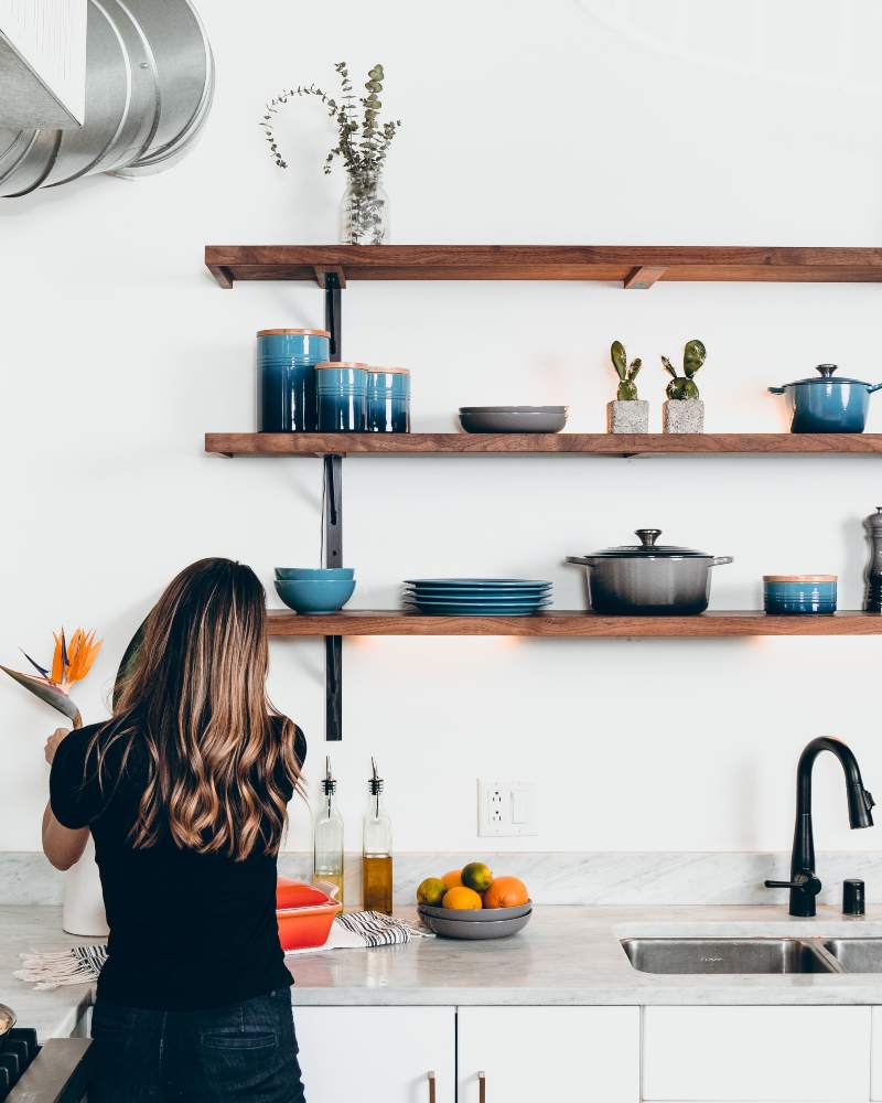 Cucine con mensole a giorno spazio utile e design