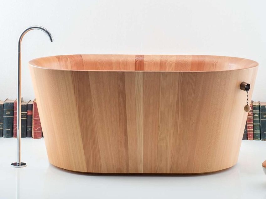 wooden bathtub 