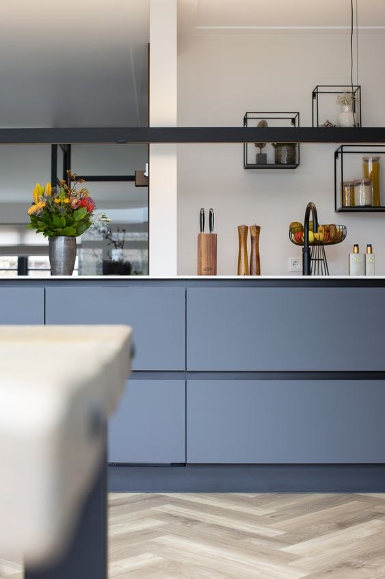 lacquered kitchen