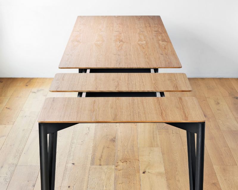 extending wooden tableis