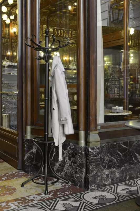 Floor-standing coat racks