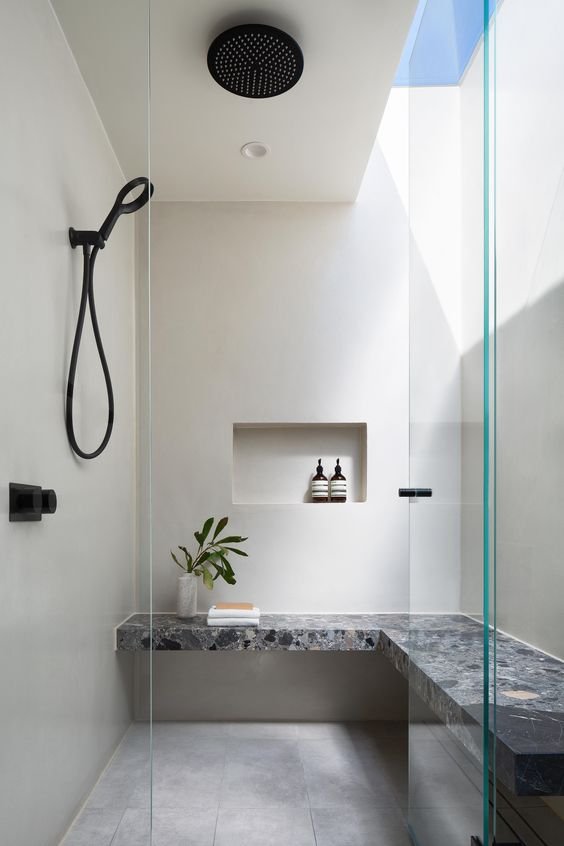 Moderne badezimmer mit dusche