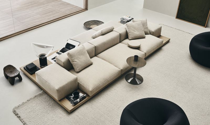 Niedriges Sofa